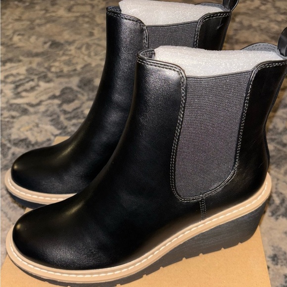IDIFU Black Ankle Boots - Picture 2 of 3